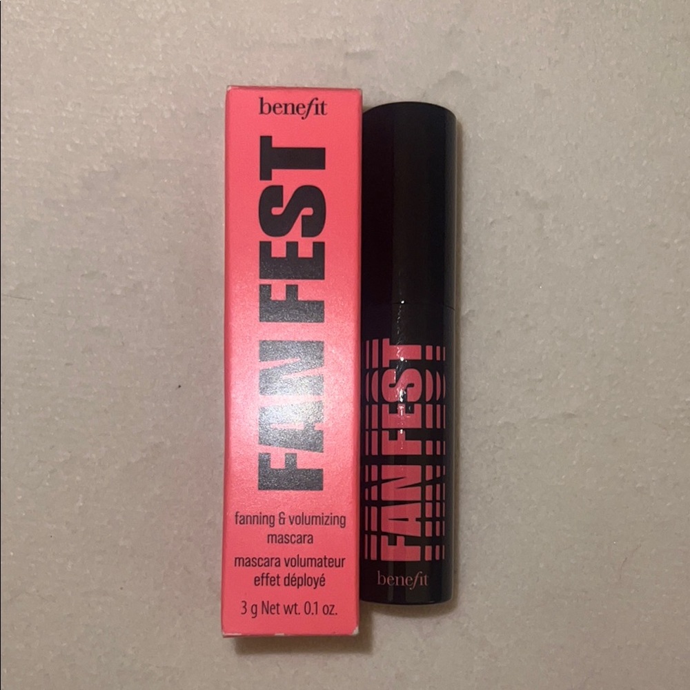 Benefit FAN FEST Volumizing Mascara in Black and Pink